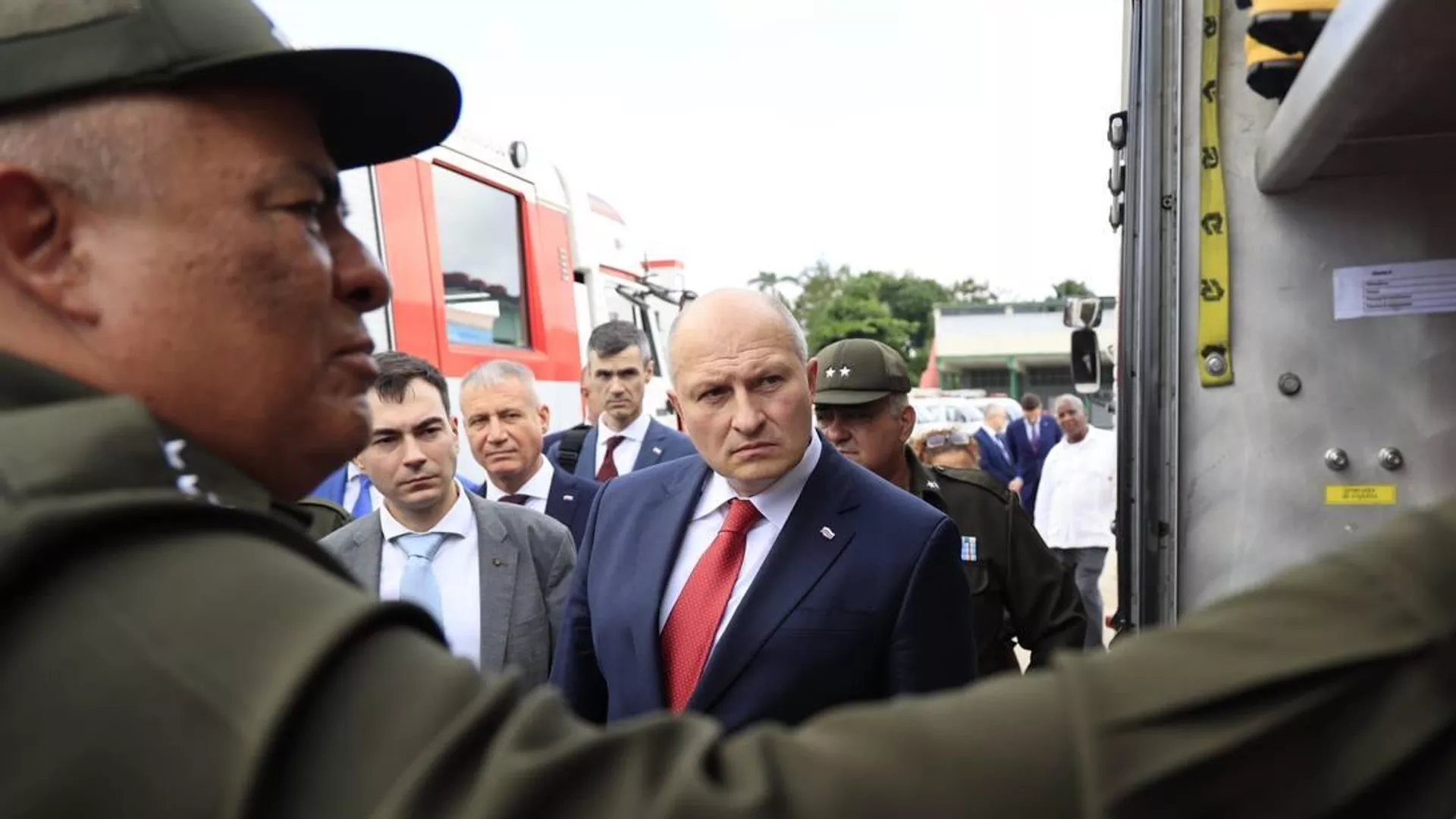 El ministro de Emergencias de Rusia, Alexandr Kurenkov, en su visita a Cuba El ministro de Emergencias de Rusia, Alexandr Kurenkov, en su visita a Cuba - Sputnik Mundo, 1920, 15.11.2024