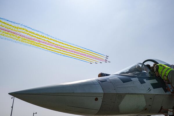 Un caza multifuncional de quinta generación Su-57E en el Salón Aeronáutico Internacional Airshow China 2024 en la ciudad de Zhuhai. - Sputnik Mundo
