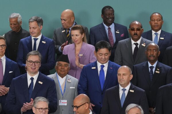 Líderes mundiales posan para una foto en la Conferencia de las Naciones Unidas sobre el Cambio Climático (COP29) en Bakú, Azerbaiyán. - Sputnik Mundo