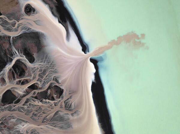 El fotógrafo español Jabi Sans tomó esta imagen en las Tierras Altas de Islandia. Fue presentada entre las 101 mejores obras del concurso. - Sputnik Mundo