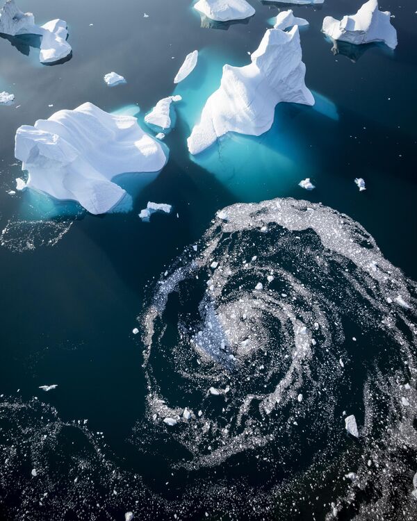 La obra Nieve y hielo del fotógrafo Jeroen Van Nieuwenhove, de Islandia. Esta imagen recibió el premio especial en la modalidad de Nieve y hielo. - Sputnik Mundo