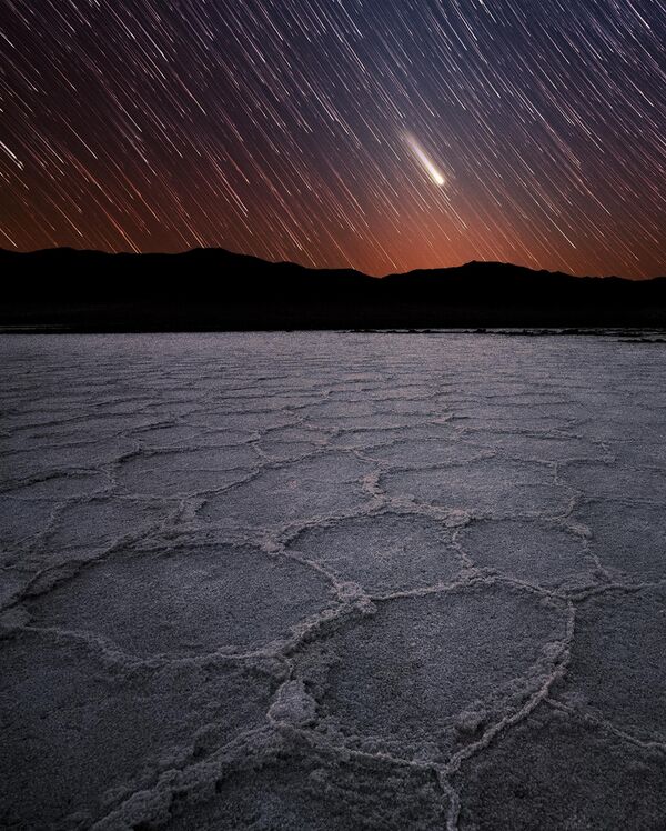 La foto Cuando acaba el principio, del autor estadounidense Jeff Lovelace.  La imagen fue tomada en el Parque nacional del Valle de la Muerte, California, EEUU.Fue mostrada entre las 101 mejores del concurso. - Sputnik Mundo