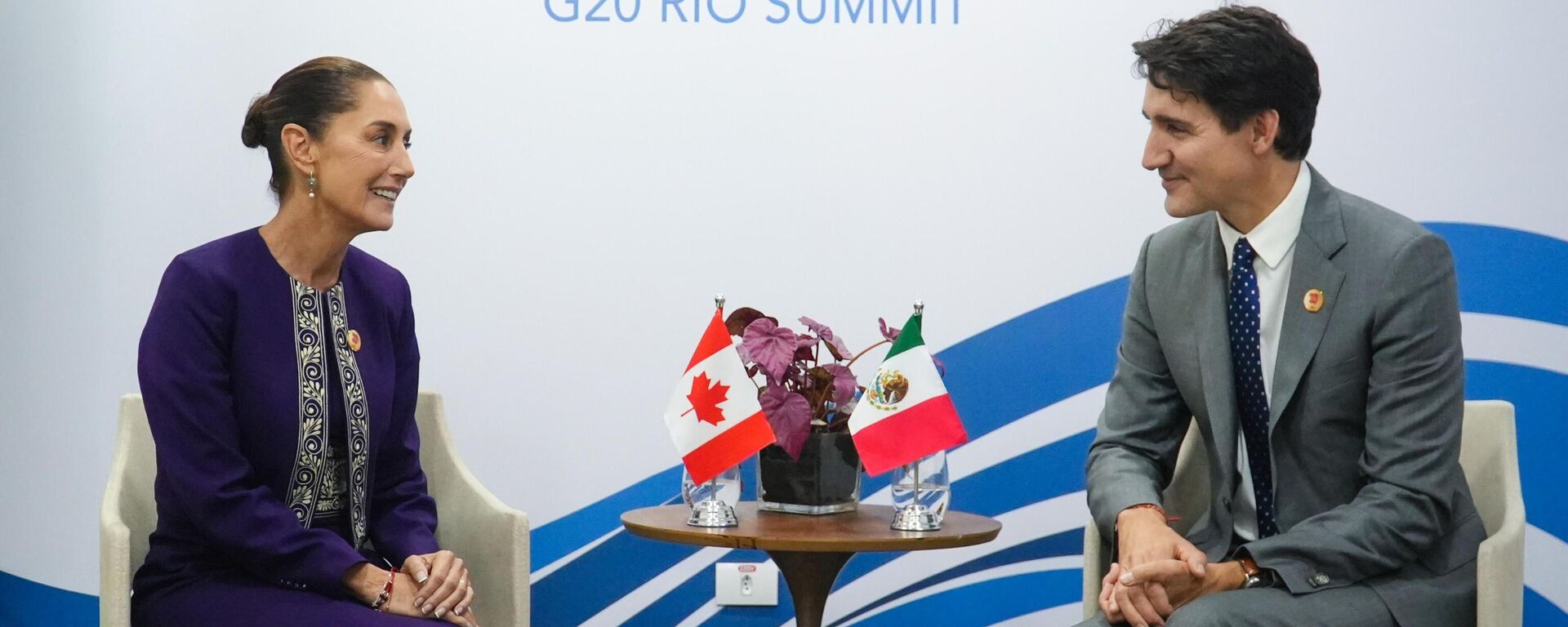 La presidenta de México, Claudia Sheinbaum, y el primer ministro de Canadá, Justin Trudeau. - Sputnik Mundo, 1920, 20.11.2024