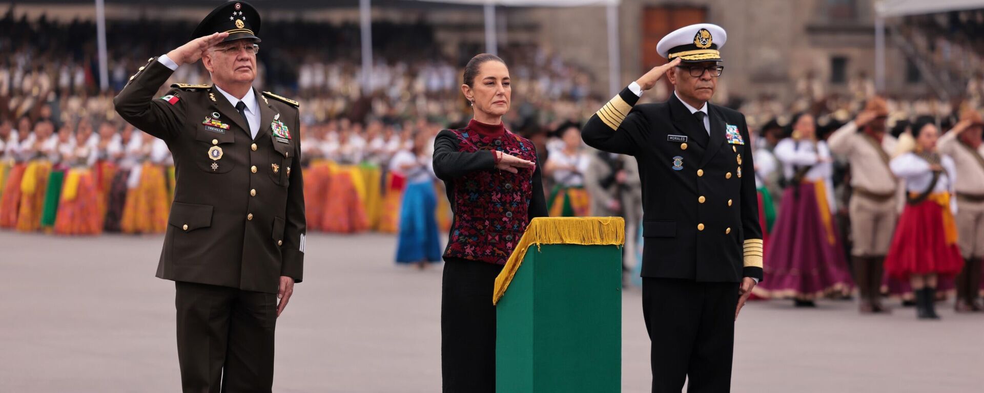 La presidenta de México, Claudia Sheinbaum, durante el desfile por el 114 aniversario del inicio de la Revolución mexicana. - Sputnik Mundo, 1920, 20.11.2024