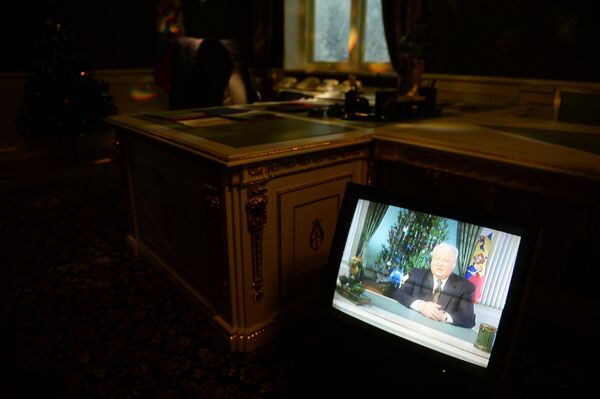 El mensaje en video del primer mandatario de Rusia, Borís Yeltsin. - Sputnik Mundo