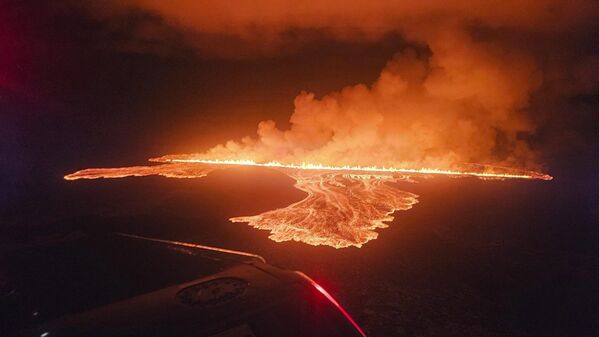 Las erupciones volcánicas se han intensificado recientemente. Los científicos creen que la erupción del volcán Fagradalsfjall en 2021 inició un nuevo ciclo de actividad volcánica en esta parte de Islandia. - Sputnik Mundo