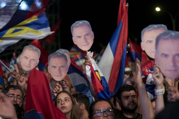 Durante la campaña, contó con el apoyo del expresidente uruguayo José Mujica (2010-2015), conocido como el presidente más pobre del mundo por su austero estilo de vida. - Sputnik Mundo