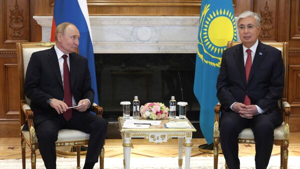 El presidente de Rusia, Vladímir Putin, y su homólogo kazajo, Kasim-Yomart Tokáyev, el 3 de julio de 2024 - Sputnik Mundo
