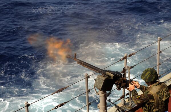 Las unidades de infantería de marina desembarcan en tierra desde lanchas y buques, o bien desde helicópteros, con apoyo de fuego de la flota y de la aviación naval. - Sputnik Mundo