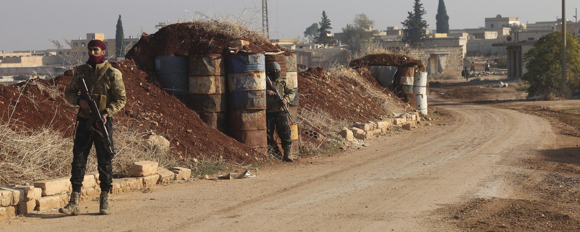 Combatiente de la oposición siria en una localidad de Alepo, Siria, el 29 de noviembre de 2024 Combatiente de la oposición siria en una localidad de Alepo, Siria, el 29 de noviembre de 2024 - Sputnik Mundo, 1920, 11.12.2024