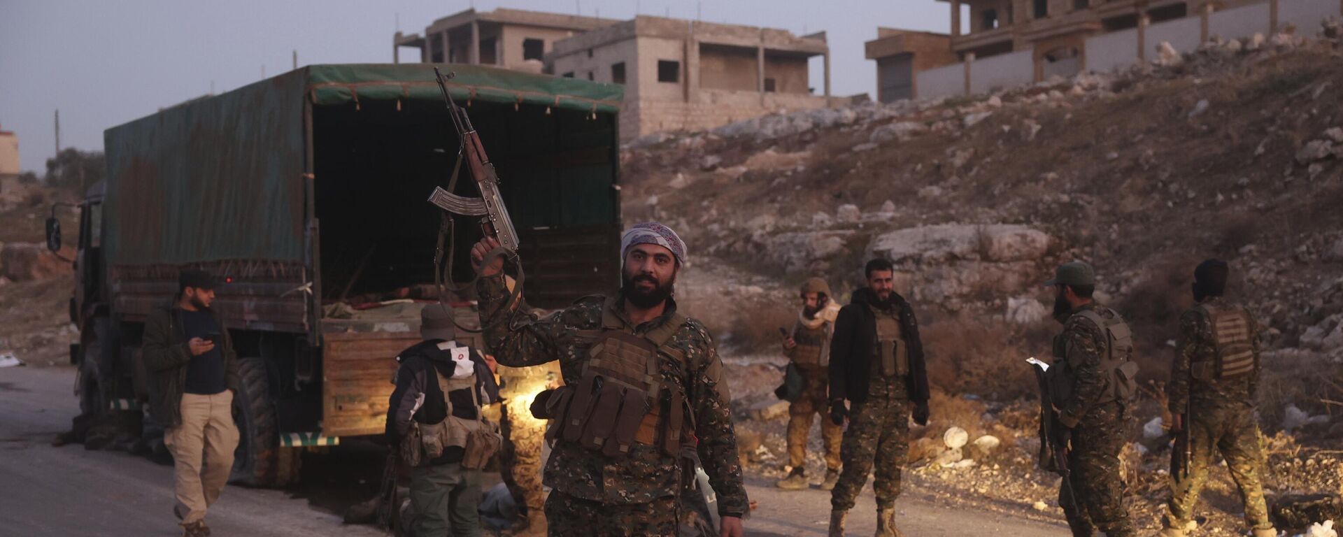 Combatientes de la oposición siria cerca de Alepo, Siria, el 29 de noviembre de 2024 - Sputnik Mundo, 1920, 09.12.2024
