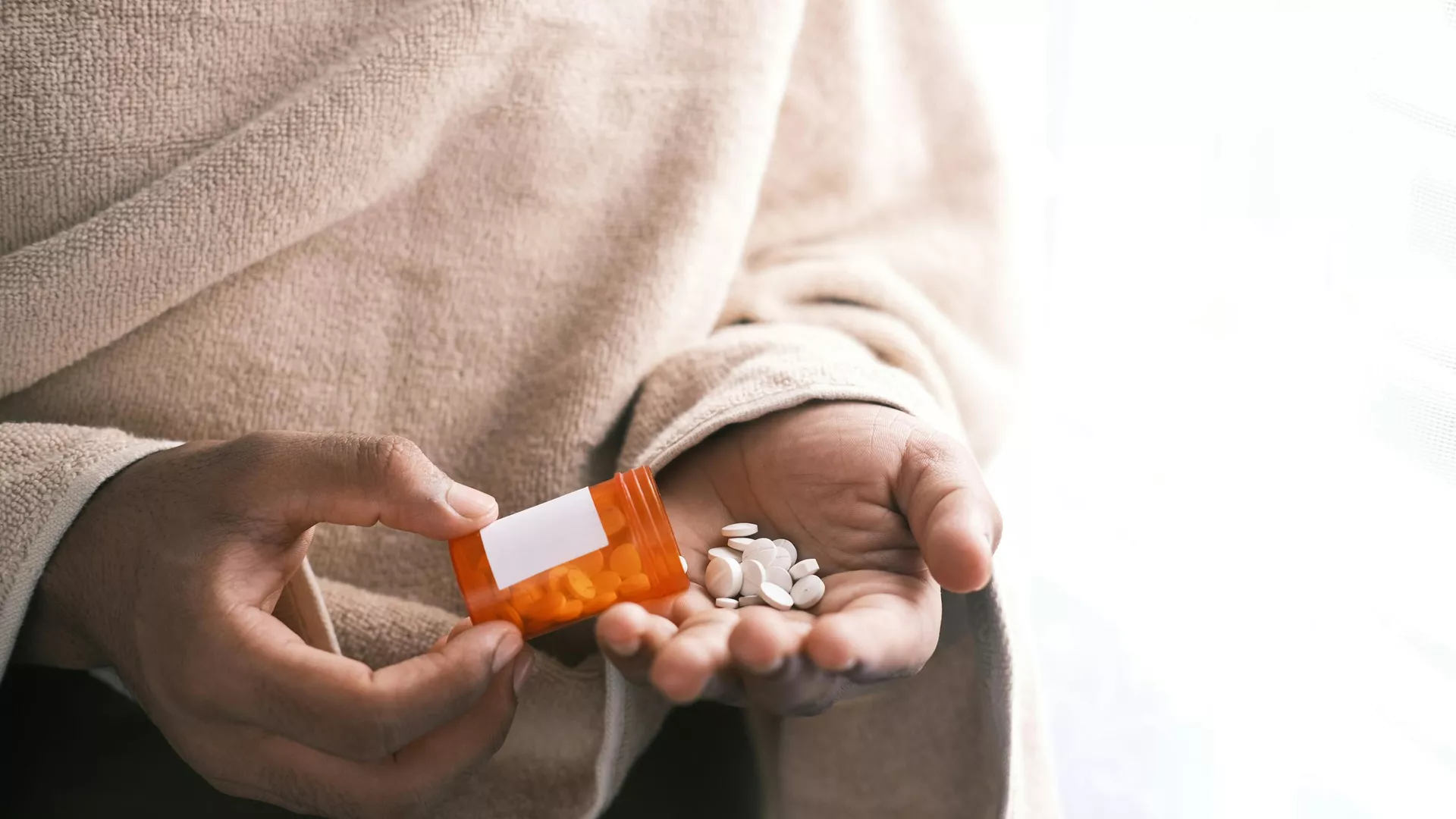 Persona toma medicinas 