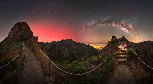 High Trails - Giulio Cobianchi (Italia).El autor del pintoresco paisaje tomó la foto de una aurora boreal y la Vía Láctea a 32,7° latitud norte, en la isla de Madeira, Portugal. - Sputnik Mundo