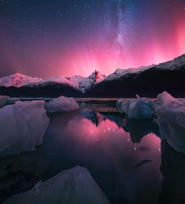Aurora Australis - Marc Adamus (EEUU).Auroras boreales vistas en una playa de icebergs en la Patagonia chilena. - Sputnik Mundo