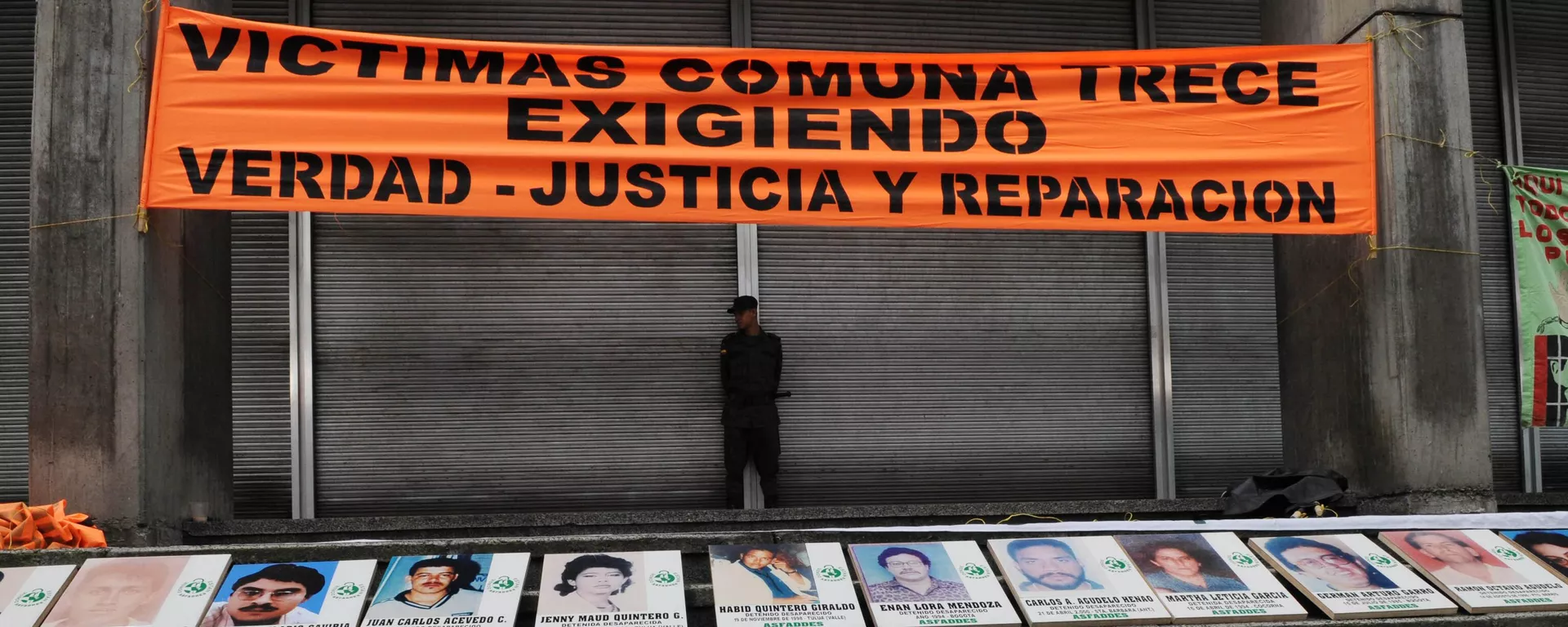 Fotos de personas presuntamente asesinadas o desaparecidas por las fuerzas de seguridad de Colombia durante una protesta en Medellín, Colombia, el viernes 6 de marzo de 2009. - Sputnik Mundo, 1920, 05.12.2024