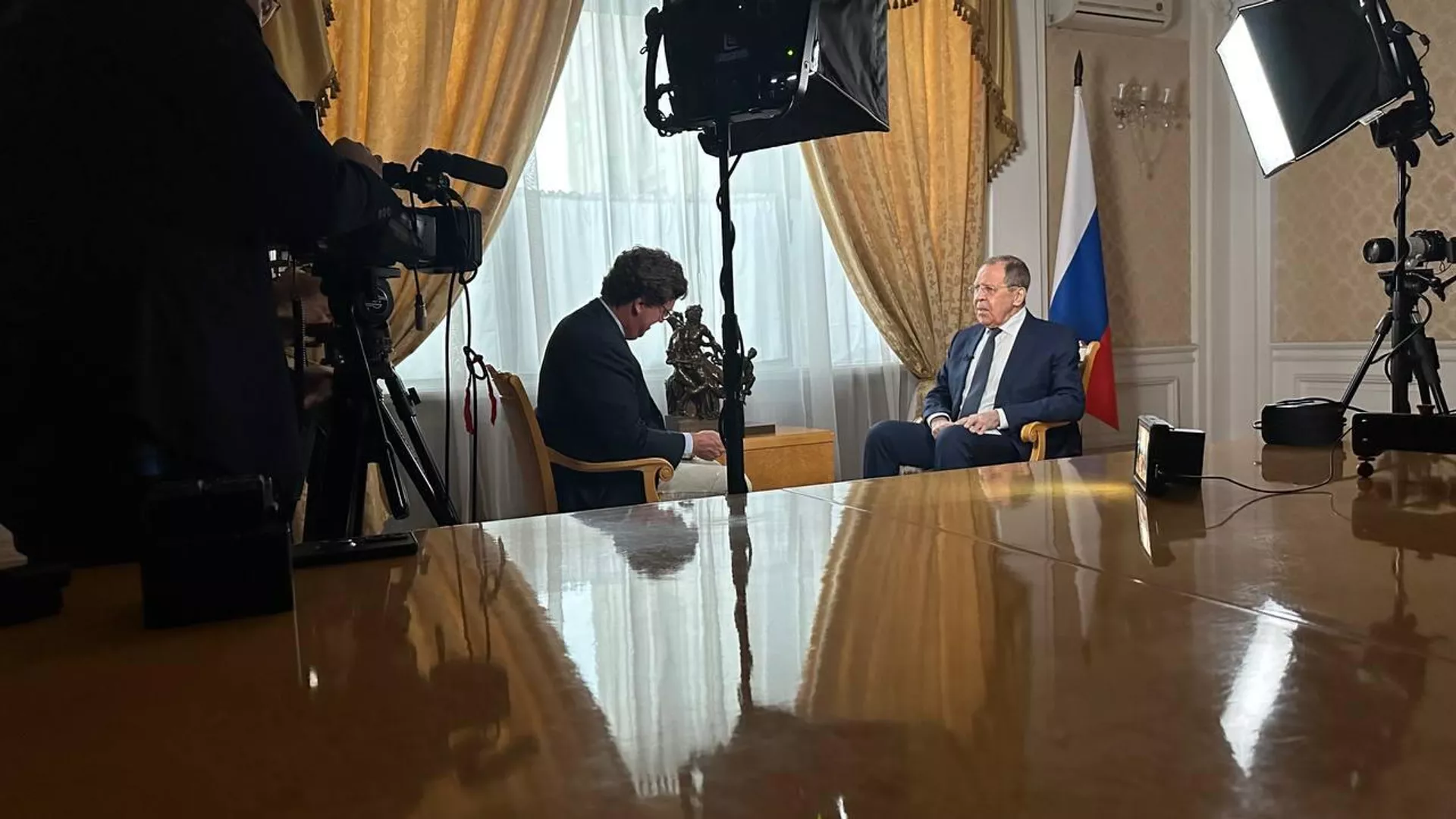 Serguéi Lavrov, ministro de Asuntos Exteriores de Rusia, concede una entrevista al periodista estadounidense Tucker Carlson - Sputnik Mundo, 1920, 06.12.2024