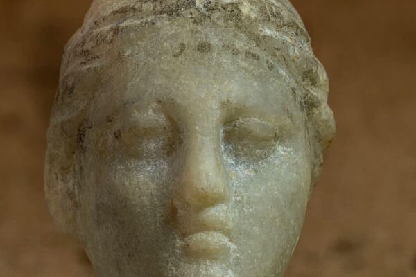 Artefactos descubiertos en el complejo del templo de Taposiris Magna, al oeste de Alejandría, Egipto - Sputnik Mundo