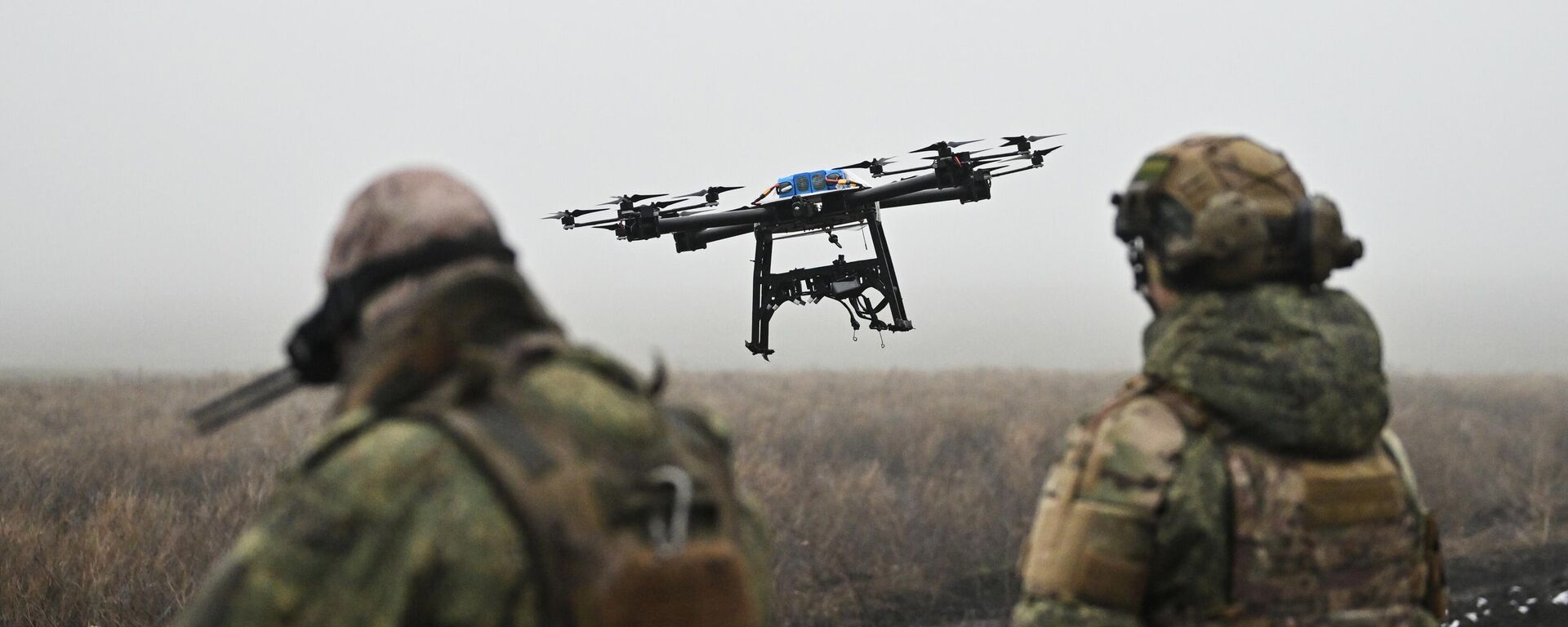 Operadores de drones rusos en la zona de la operación militar especial en Ucrania - Sputnik Mundo, 1920, 24.05.2025