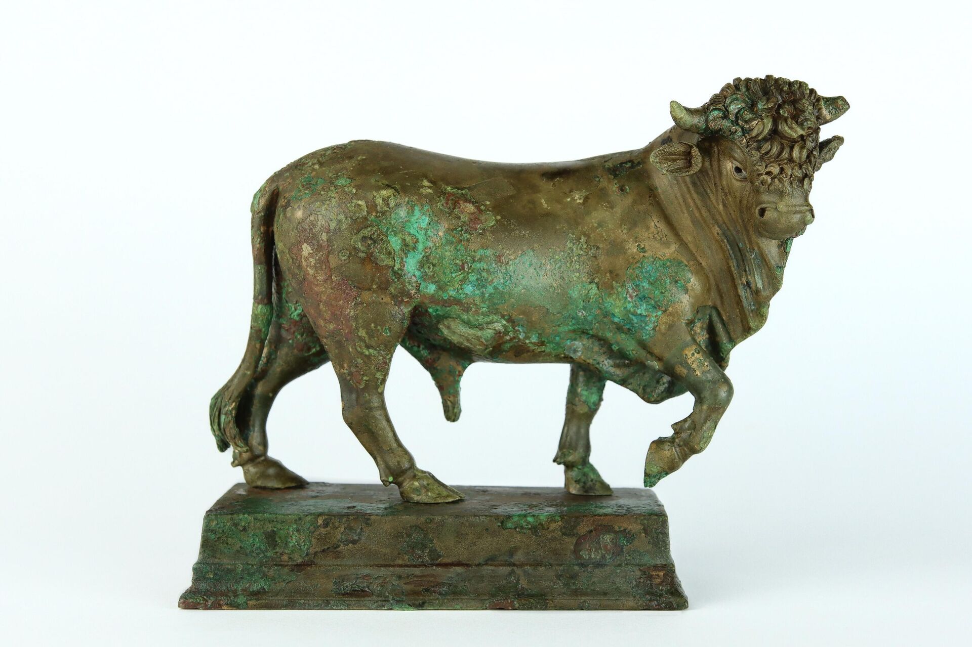 Estatua de bronce encontrada durante unas excavaciones en Reims, Francia - Sputnik Mundo, 1920, 11.12.2024