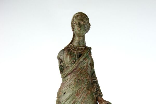 Descubren en Francia opulentos objetos romanos del siglo II | Fotos -  11.12.2024, Sputnik Mundo