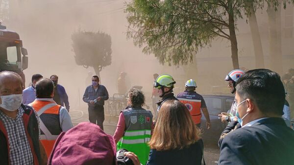 Autoridades reportan 4 muertos en incendio en almacen de solventes en Ciudad de México - Sputnik Mundo