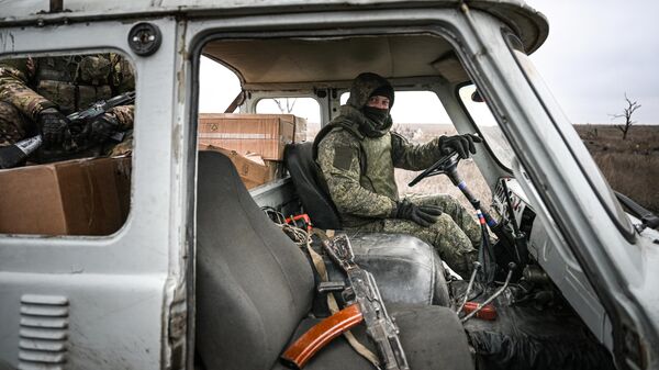 Soldado ruso en la zona de la operación militar especial  - Sputnik Mundo