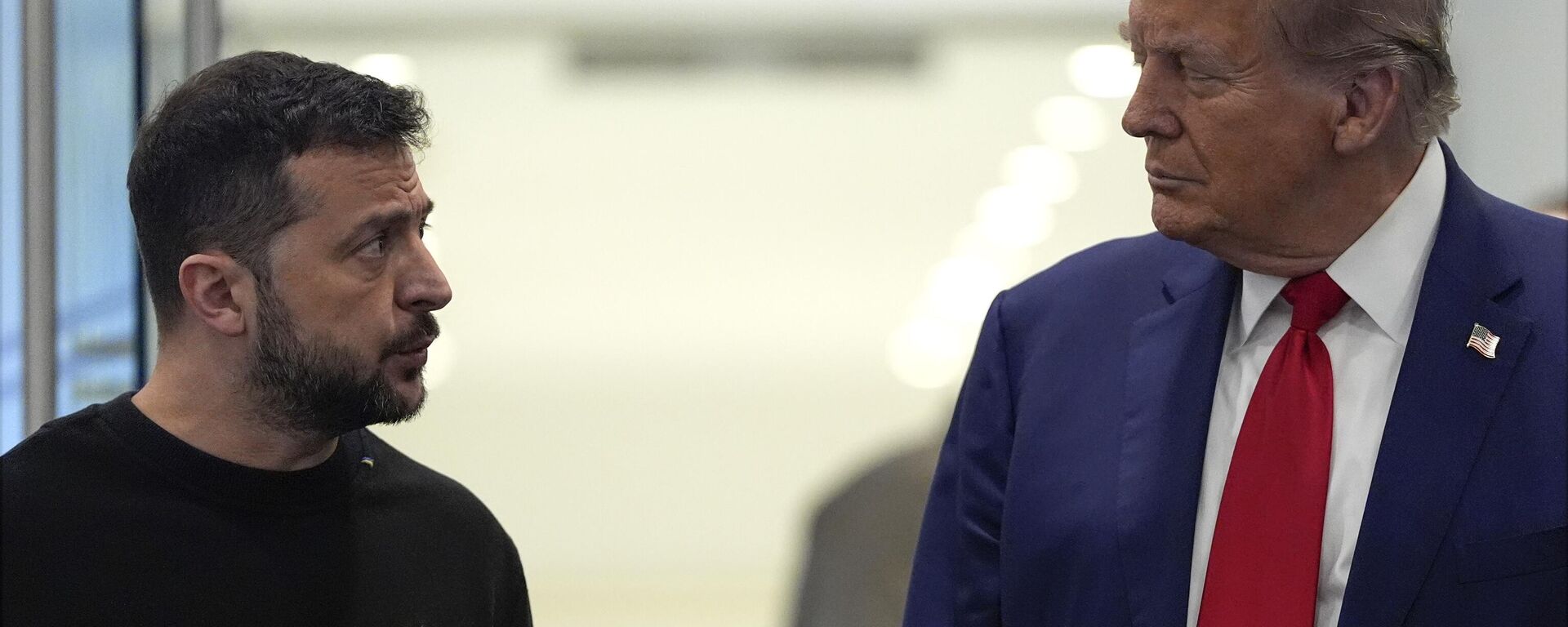 Volodímir Zelenski y el presidente electo de EEUU, Donald Trump, el 27 de septiembre de 2024 - Sputnik Mundo, 1920, 22.02.2025