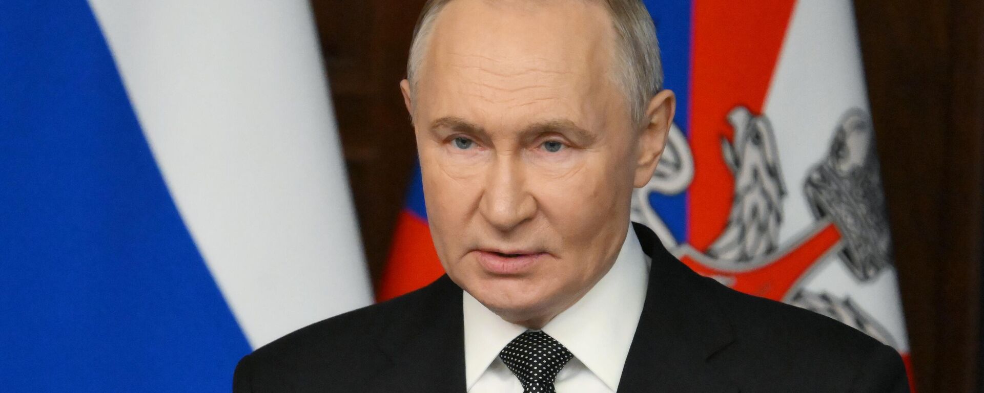 Vladímir Putin,  presidente ruso, interviene en una reunión ampliada de la junta directiva del Ministerio de Defensa, el 16 de diciembre - Sputnik Mundo, 1920, 22.05.2025