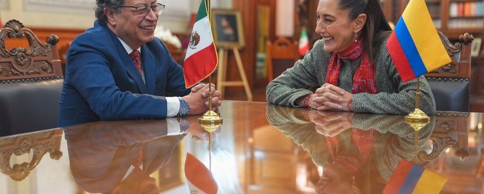 La presidenta mexicana Claudia Sheinbaum con su par colombiano Gustavo Petro en Palacio Nacional, en el centro de la capital mexicana - Sputnik Mundo, 1920, 16.12.2024