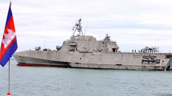 El buque USS Savannah atracó este lunes en un puerto de Camboya. - Sputnik Mundo