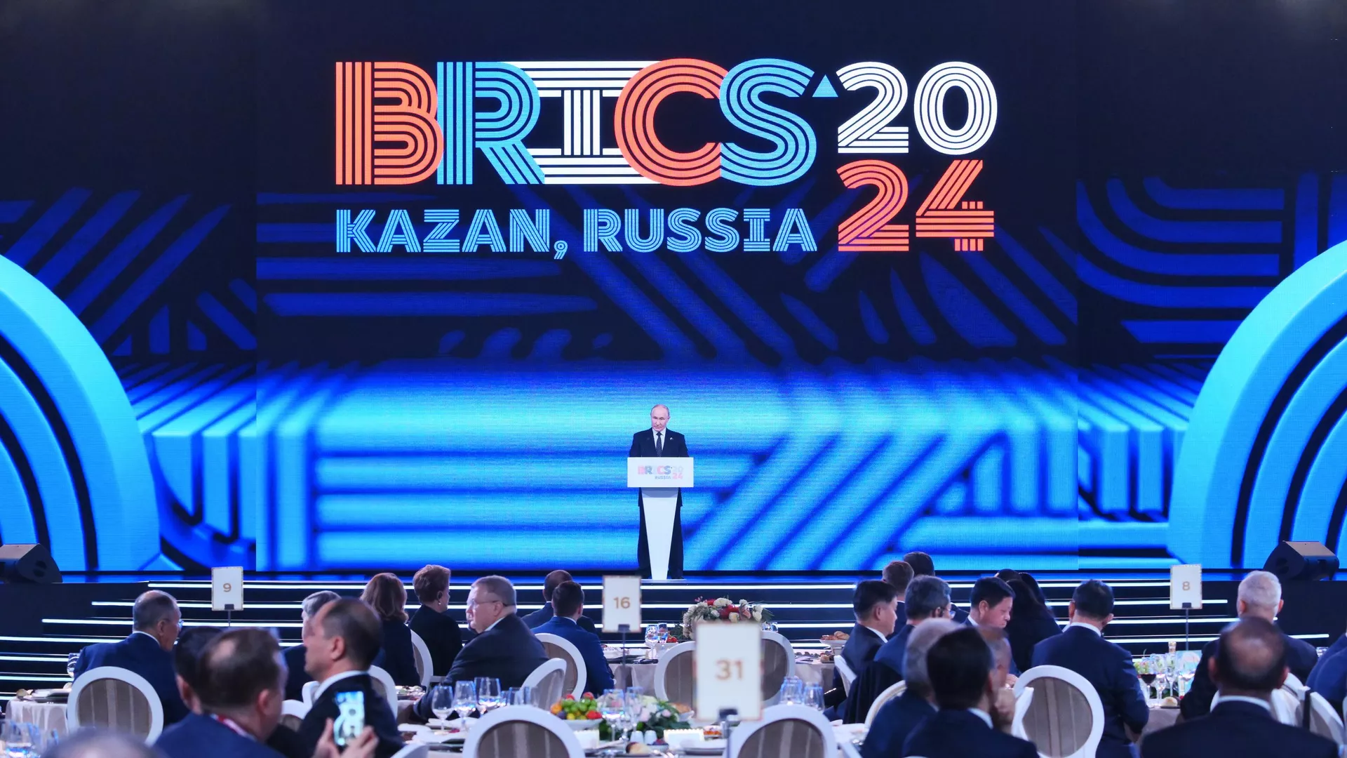 El Presidente ruso Vladimir Putin interviene en una recepción con motivo de la XVI cumbre de los BRICS - Sputnik Mundo, 1920, 02.01.2025