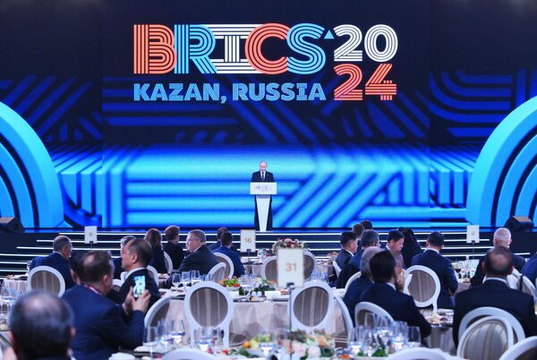 El presidente de Rusia, Vladímir Putin, interviene en una recepción con motivo de la 16ª Cumbre de los BRICS que tuvo lugar del 22 al 24 de octubre, en la ciudad rusa de Kazán. - Sputnik Mundo