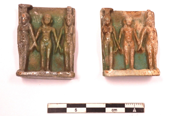 Imágenes de antiguas deidades egipcias halladas durante la excavación del yacimiento arqueológico de Al Bahnasa. - Sputnik Mundo