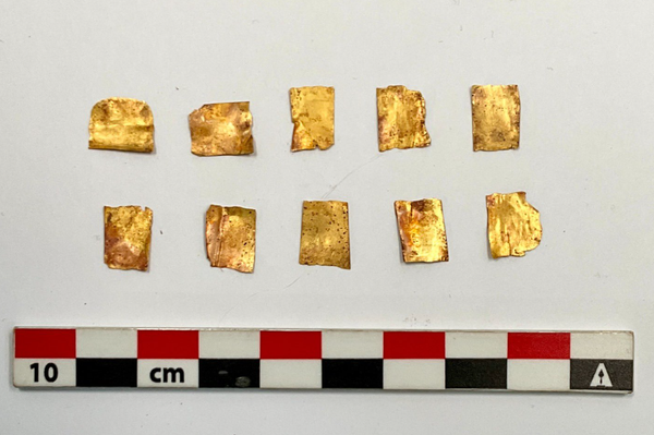 Lenguas doradas de momias halladas durante la excavación del yacimiento arqueológico de Al Bahnasa. - Sputnik Mundo