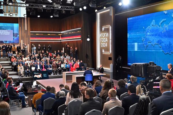 Para procesar más de 2 millones de preguntas se utilizó por primera vez la red neuronal GigaChat del banco ruso Sber. - Sputnik Mundo