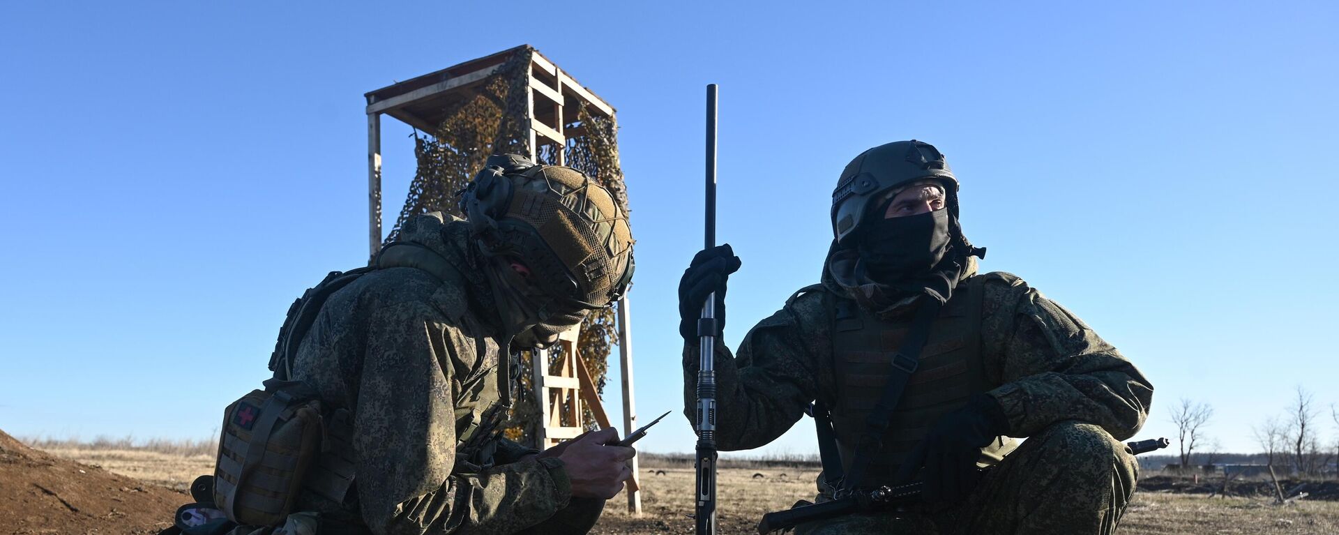 Soldados rusos durante un entrenamiento para combatir drones - Sputnik Mundo, 1920, 22.03.2025