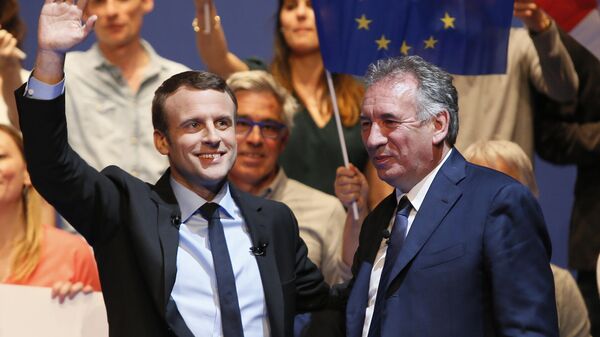 El presidente francés Emmanuel Macron y el recién nombrado primer ministro francés François Bayrou.  - Sputnik Mundo
