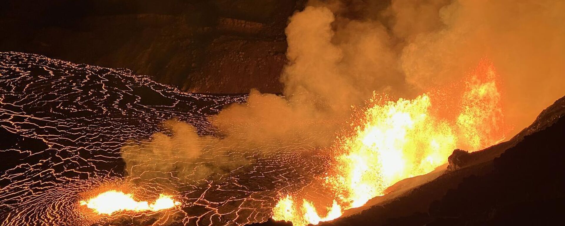 Извержение вулкана Килауэа на Гавайях - Sputnik Mundo, 1920, 24.12.2024