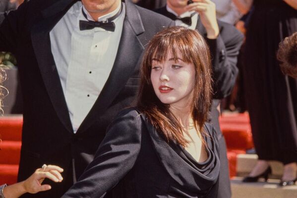 La actriz Shannen Doherty asiste a la 43.ª edición de los premios Primetime Emmy Awards en California, el 25 de agosto de 1991.La actriz, famosa por su papel en las series Charmed (Embrujadas, en español), falleció el 13 de julio a los 53 años.  - Sputnik Mundo