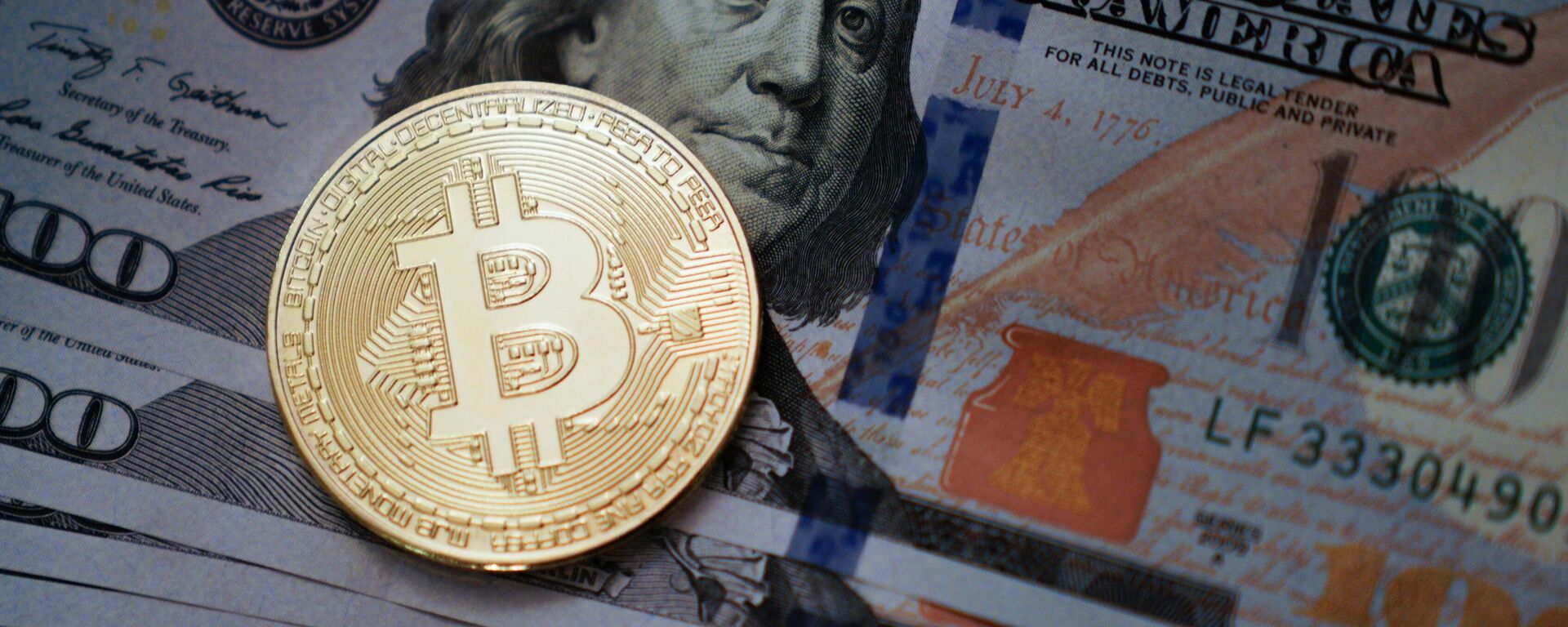Moneda de recuerdo con el logo de la criptomoneda Bitcoin. Moneda de recuerdo con el logo de la criptomoneda Bitcoin. - Sputnik Mundo, 1920, 24.12.2024
