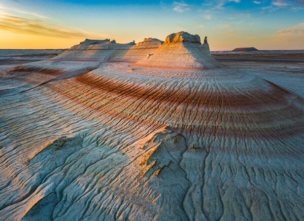 Montaña del Parque regional de Kizlsai, región de Mangistau, Kazajistán. Montaña del Parque regional de Kizlsai, región de Mangistau, Kazajistán. - Sputnik Mundo