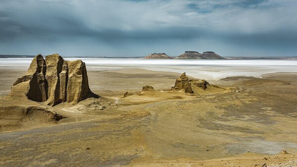 Vista del valle de Karinzharik. Reserva natural de Ustiurt, distrito de Karakiya, región de Mangistau, Kazajistán. Vista del valle de Karinzharik. Reserva natural de Ustiurt, distrito de Karakiya, región de Mangistau, Kazajistán. - Sputnik Mundo