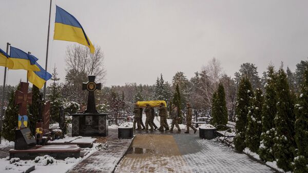 Funerales de un soldado ucraniano abatido en la región de Kursk - Sputnik Mundo