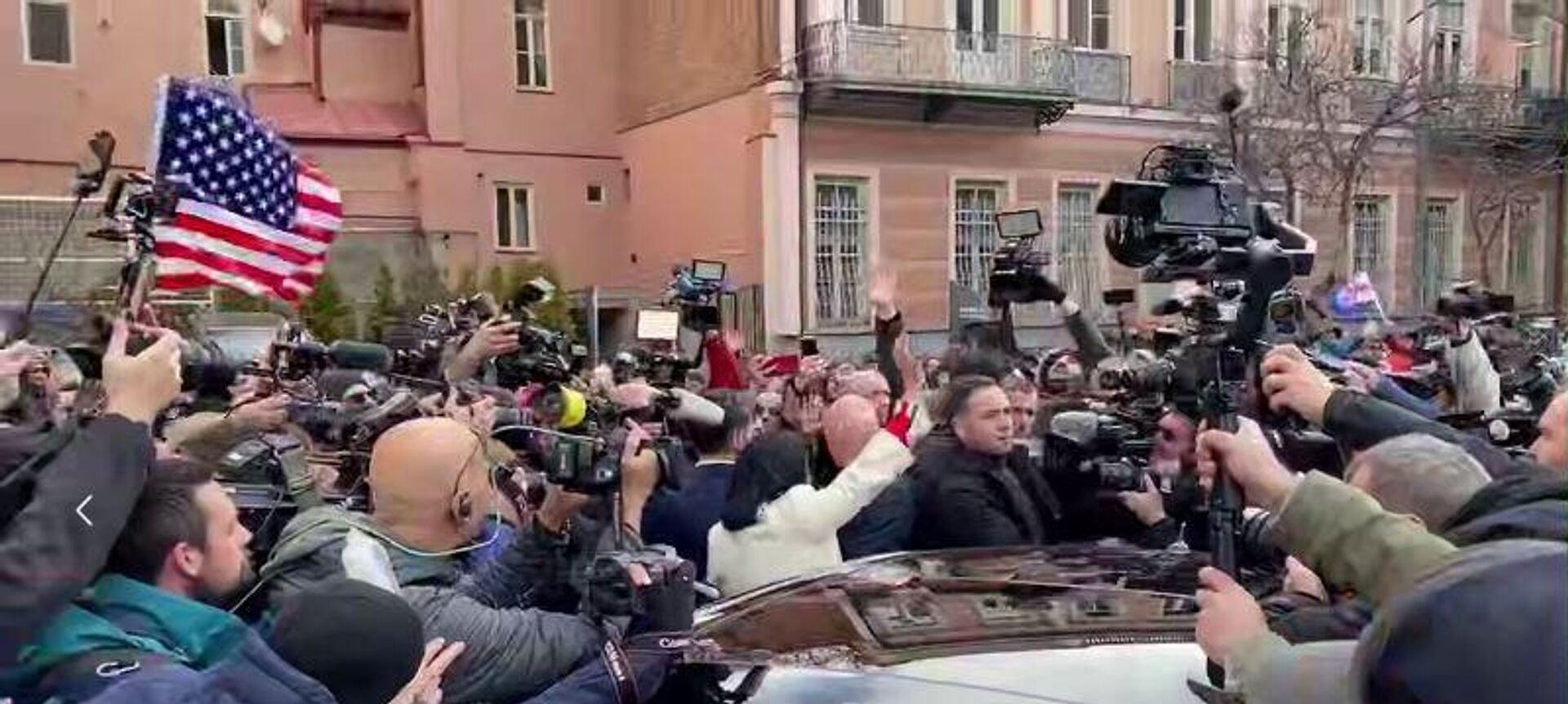 Salomé Zurabishvili, la presidenta saliente de Georgia, abandona la residencia presidencial en Tiflis  - Sputnik Mundo, 1920, 29.12.2024