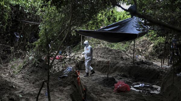 Una fosa común en México - Sputnik Mundo