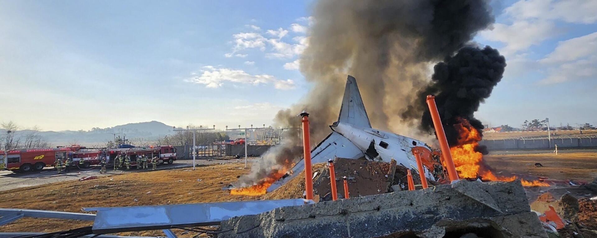 Las consecuencias del accidente aéreo en el aeropuerto surcoreano de Muan, el 29 de diciembre de 2024 - Sputnik Mundo, 1920, 11.01.2025