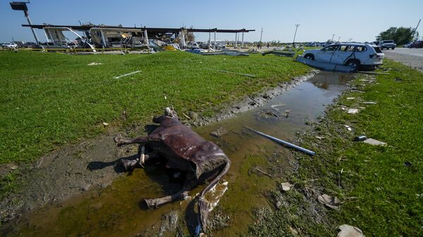 La devastación en la ciudad Valley View, en Texas, tras el paso del tornado. - Sputnik Mundo
