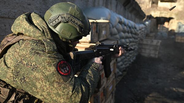 Soldado ruso en la zona de la operación militar especial en Ucrania - Sputnik Mundo