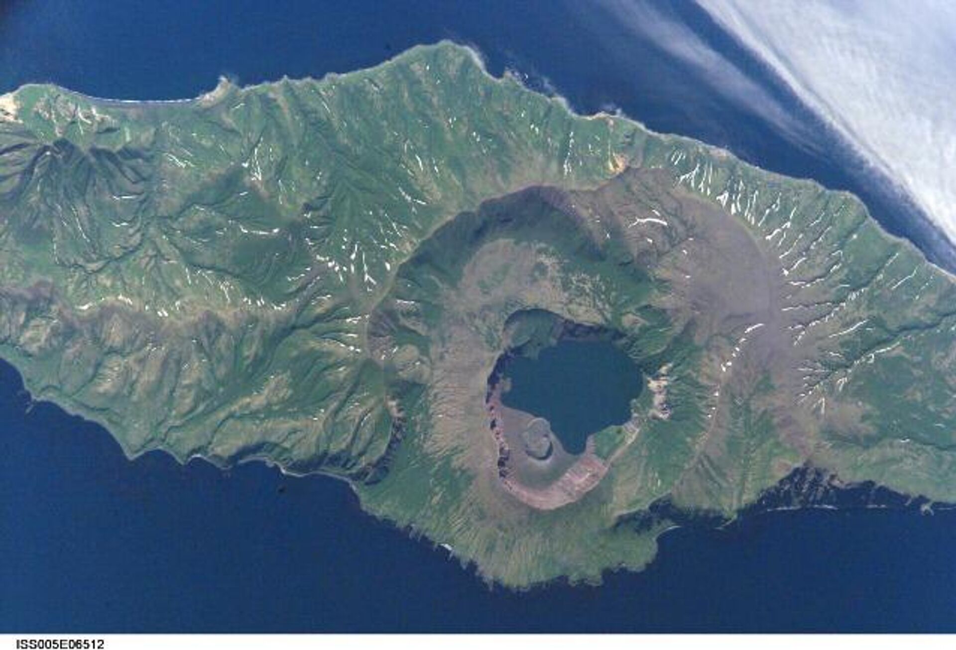 La caldera Zavaritskii, fotografiada desde la Estación Espacial Internacional. - Sputnik Mundo, 1920, 05.01.2025