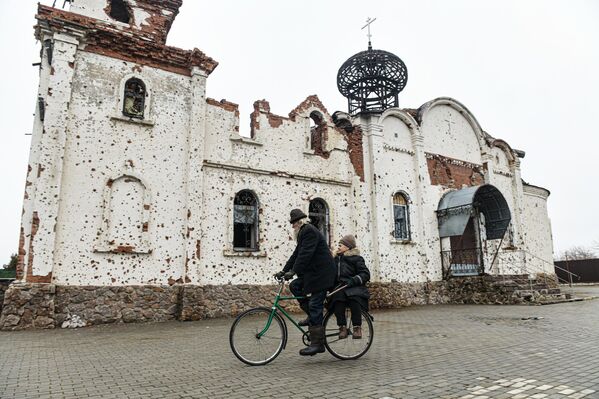 El convento de monjas de San Iverski, destruido en la república popular de Donetsk, Rusia. El convento de monjas de San Iverski, destruido en la república popular de Donetsk, Rusia. - Sputnik Mundo